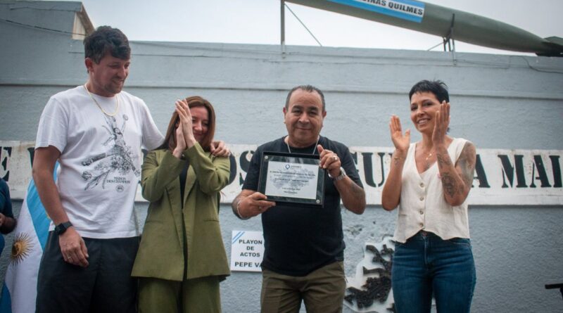 MAYRA ACOMPAÑÓ AL CENTRO DE VETERANOS DE GUERRA DE MALVINAS QUILMES EN LA INAUGURACIÓN DEL PLAYÓN DE ACTOS “JOSÉ PEPE VALDEZ”