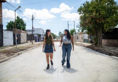 CONTINÚA LA CONSTRUCCIÓN DE 10 NUEVAS CUADRAS DE ASFALTO EN EL BARRIO LA PAZ