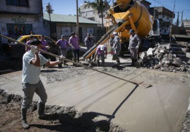 AVANZAN LOS TRABAJOS DE BACHEO EN HORMIGÓN EN EL BARRIO LOS EUCALIPTUS