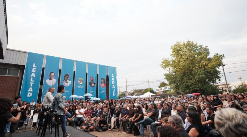 MAYRA ASUMIÓ NUEVAMENTE LA PRESIDENCIA DEL PJ QUILMES ACOMPAÑADA POR EL DIPUTADO NACIONAL MÁXIMO KIRCHNER