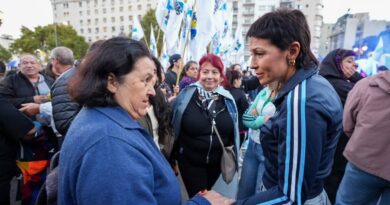 MAYRA MENDOZA PARTICIPÓ DE LA MARCHA EN DEFENSA A LA LEY DE GLACIARES