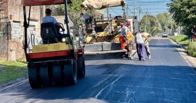 EL MUNICIPIO AVANZA CON PAVIMENTOS, BACHEOS Y MEJORADOS EN LOS BARRIOS Y LAS LOCALIDADES DE ALTE BROWN