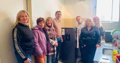 La Cooperadora del Hospital de Quilmes entregó una heladera para la sala de médicos de Maternidad