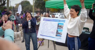 MAYRA Y EVA MIERI RECORRIERON LOS NUEVOS PAVIMENTOS DE LOS BARRIOS 1º DE MAYO Y MONTEVERDE Y ENTREGARON ÁRBOLES NATIVOS A VECINOS