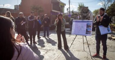 AVANZA LA OBRA DE PAVIMENTO DE 27 CUADRAS EN EL BARRIO LA CAÑADA DE QUILMES OESTE