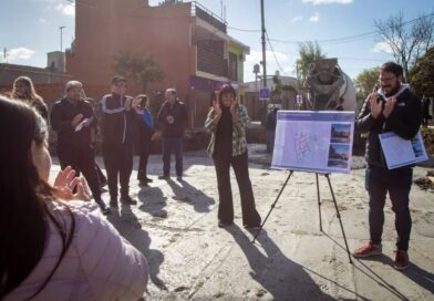 AVANZA LA OBRA DE PAVIMENTO DE 27 CUADRAS EN EL BARRIO LA CAÑADA DE QUILMES OESTE