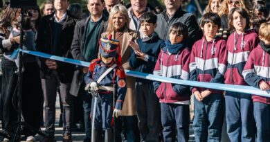 EMOTIVA CELEBRACIÓN DEL «DÍA DEL HIMNO NACIONAL» EN ALMIRANTE BROWN