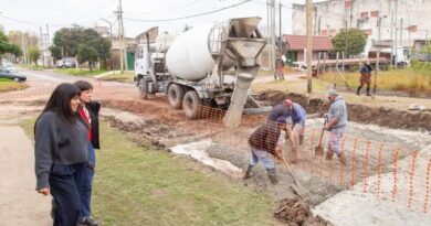 AVANZA LA ÚLTIMA ETAPA DE OBRAS PARA COMPLETAR LA PAVIMENTACIÓN TOTAL DEL BARRIO KOLYNOS