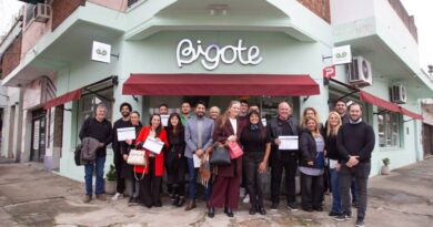EL MUNICIPIO CONTINÚA ENTREGANDO CERTIFICADOS DE HABILITACIÓN A DISTINTOS COMERCIOS DEL DISTRITO