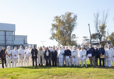 EL MUNICIPIO DE QUILMES ENTREGÓ CARNETS DE MANIPULACIÓN SEGURA DE ALIMENTOS A TRABAJADORES DEL FRIGORÍFICO CIABER