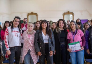 ENTREGARON CERTIFICADOS DE CAPACITACIÓN EN LEY MICAELA A TRABAJADORES DEL MUNICIPIO