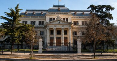 DESREGULACIÓN: “UN RETROCESO DE MÁS DE MEDIO SIGLO EN LA EVOLUCIÓN HISTÓRICA PROFESIONAL”