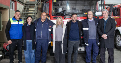 EMOTIVO HOMENAJE DEL MUNICIPIO DE ALTE BROWN A LOS BOMBEROS VOLUNTARIOS