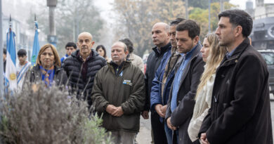 EMOTIVO HOMENAJE DEL MUNICIPIO DE ALTE BROWN A LOS HÉROES BROWNIANOS CAÍDOS EN MALVINAS