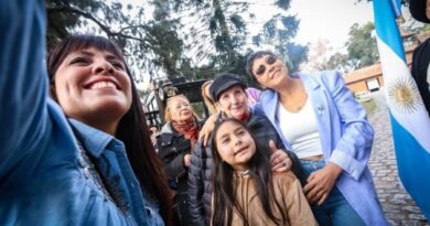 MAYRA Y EVA MIERI ENCABEZARON LA PEÑA 360 POR EL 210º ANIVERSARIO DE LA DECLARACIÓN DE LA INDEPENDENCIA ARGENTINA