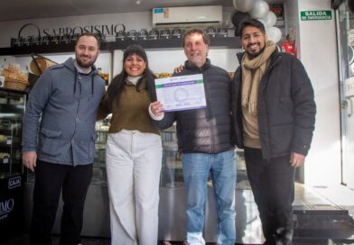 ENTREGA DE CERTIFICADOS DE HABILITACIÓN A COMERCIANTES GASTRONÓMICOS